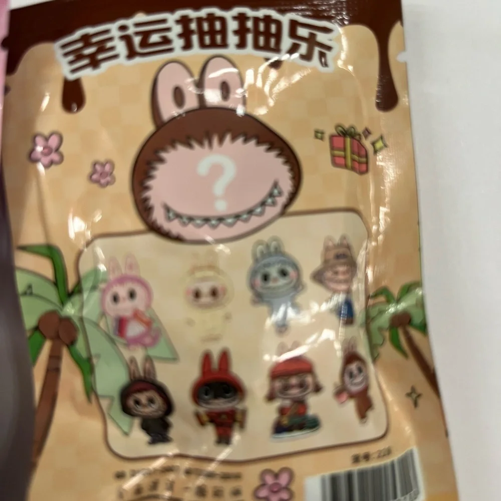 Labubu Blind Bag of Labubu figurine erasers - Picture 7 of 7